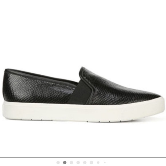 Vince Blair 5 Black Snake Print Slip On Sneakers Womens Size 8.5 Low Top Leather - Picture 2 of 11